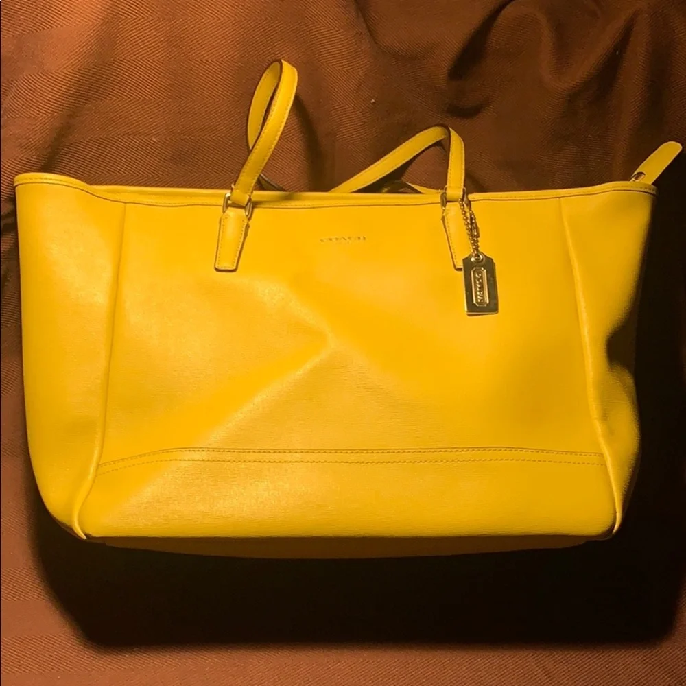 Coach leather zipper Neverfull tote w/metal tag